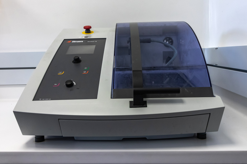 Cortadora de precisión - preparación de muestras microscopía